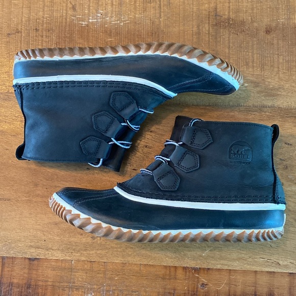 Sorel Out N’ About Leather Boot 🦆 - Picture 1 of 8